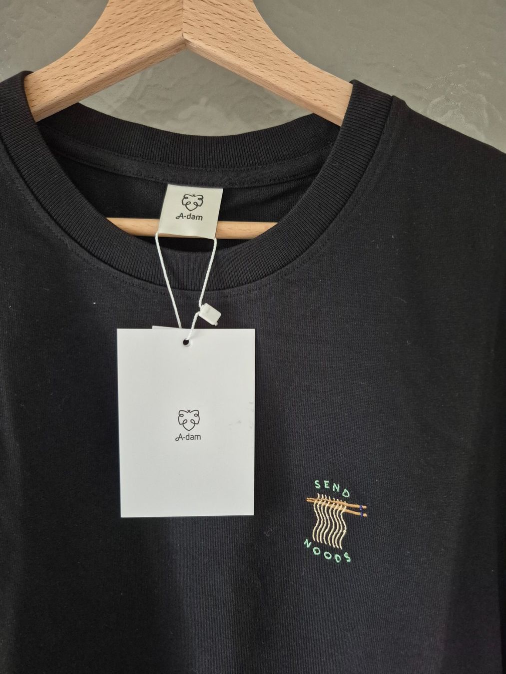T-shirt: T-shirt black A-dam M – Nuovo (secondo la descrizione) da Lausanne venduto da claire1401 1