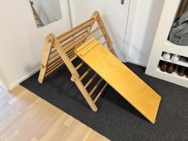 Kletterdreieck / Piklerdreieck mit Rutschbrett Holz 