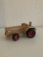 Traktor aus Holz, Handarbeit,