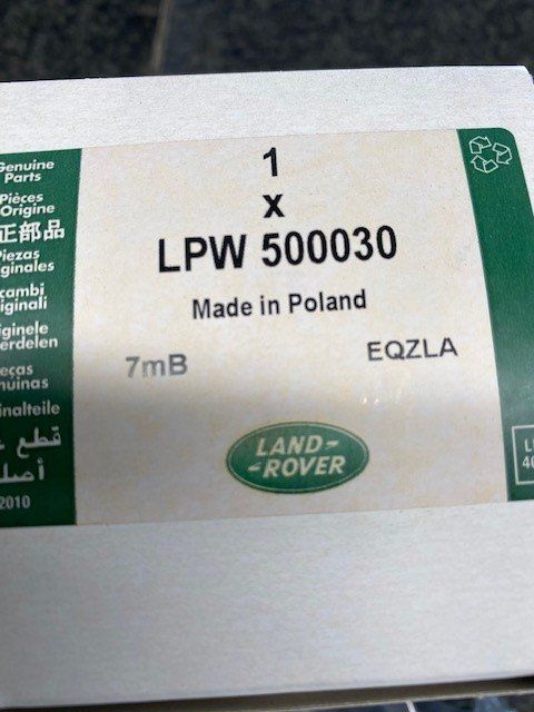 Land Rover Tutti pezzi di ricambio auto: Oelfilter Range Rover 4.4 V8 / 2002 - 2009 – Nuovo e nell'imballaggio originale da Au ZH venduto da ausee01 1