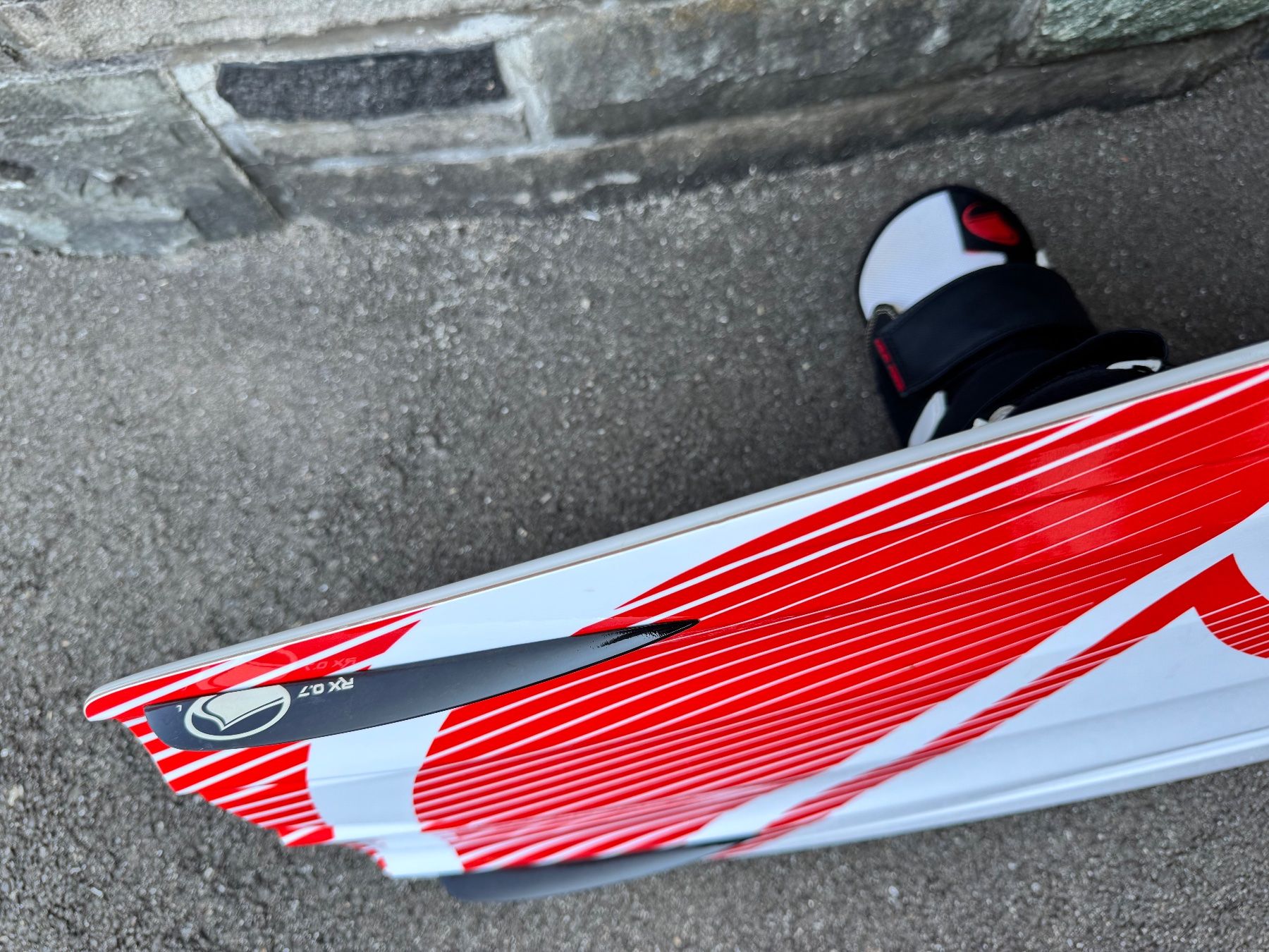 Surfboards & Schwimmbrette: Wakeboard Liquid Force Watson 139.2 cm mit Bindung – Gebraucht aus Gommiswald von Aloha.Spirit 6
