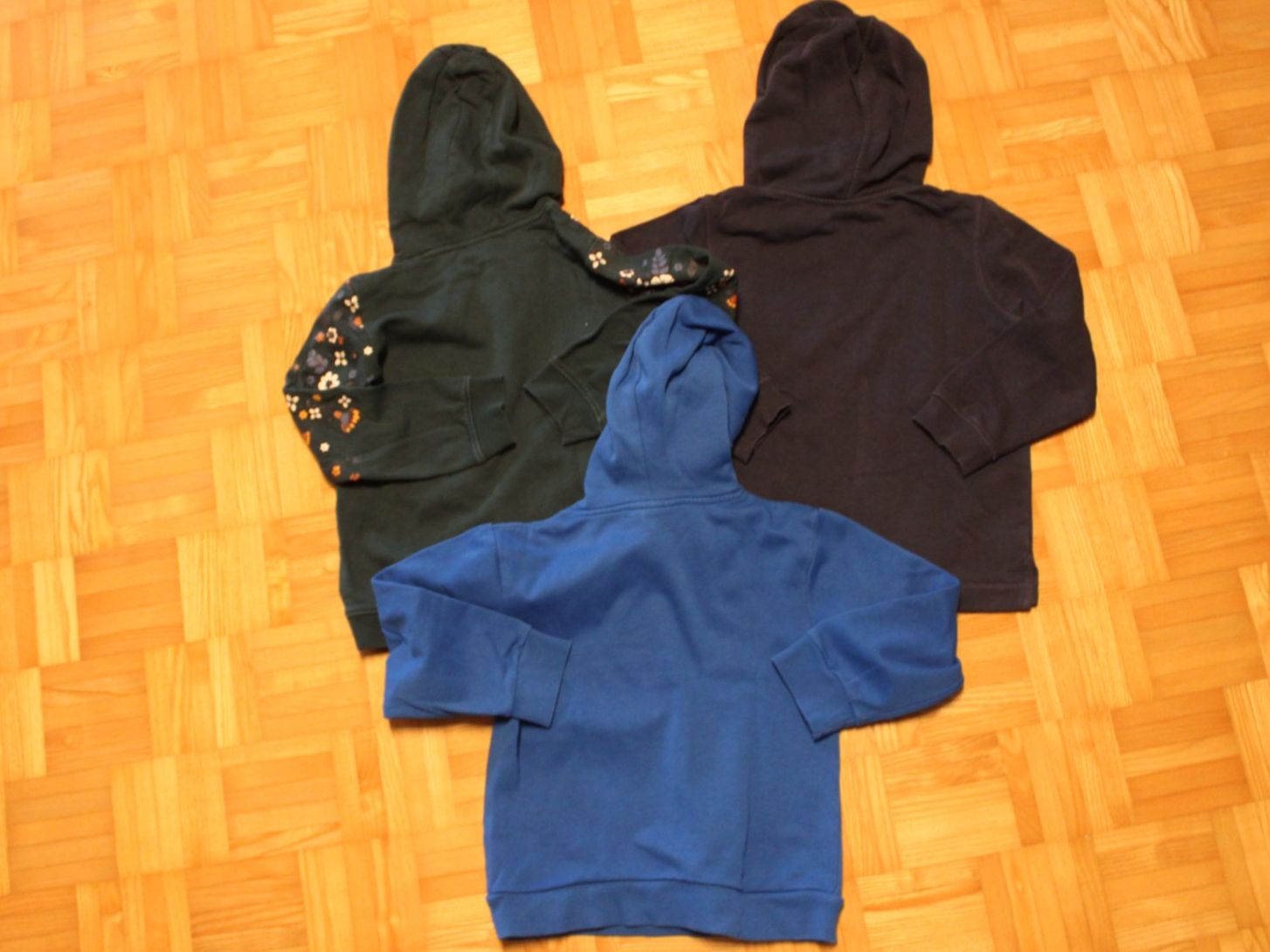 Maglioni & Felpe: Hoodie 3 Stück 116/122 – Usato da Walliswil-Nbipp venduto da Speer516 7
