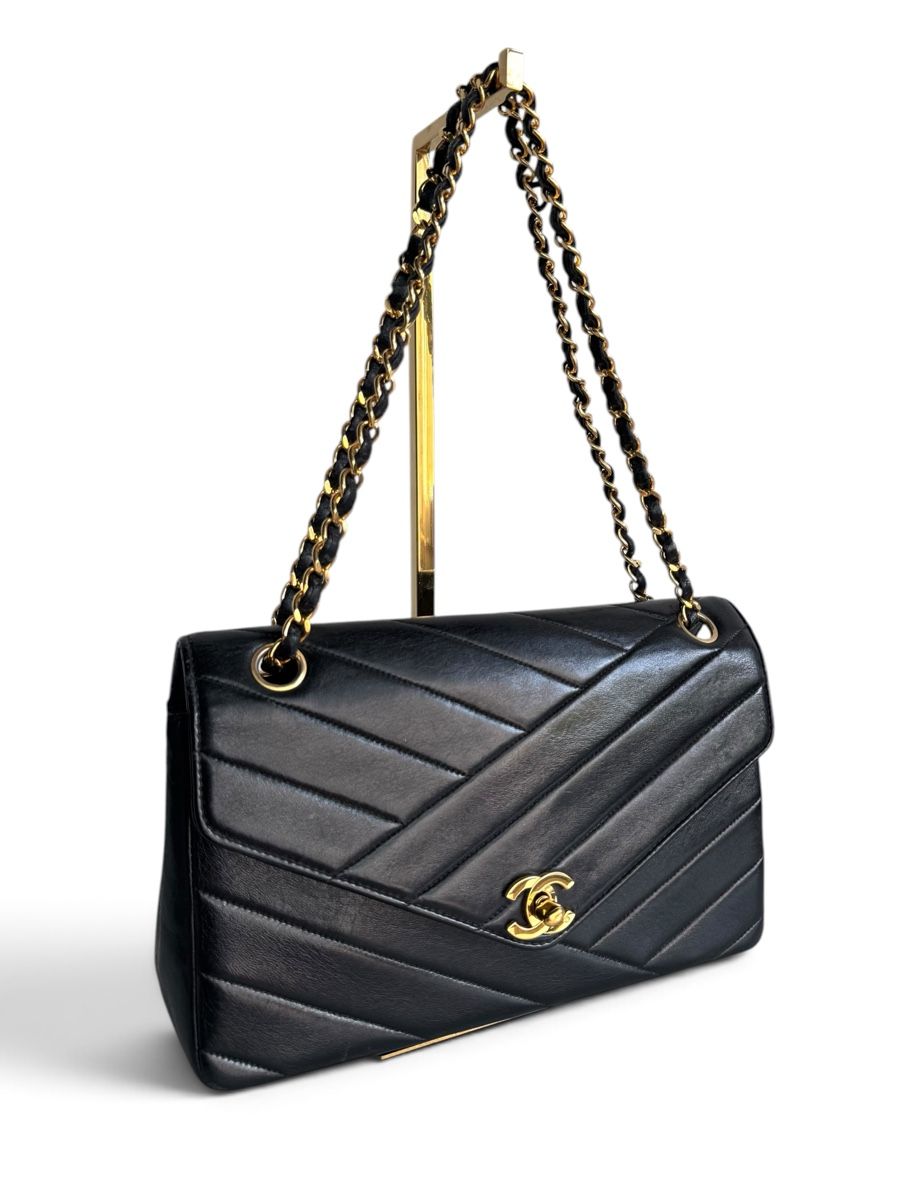 Chanel Taschen für Damen: Chanel Medium Chevron Flap Bag Tasche – Gebraucht aus Kriens von hannaandkiko 1