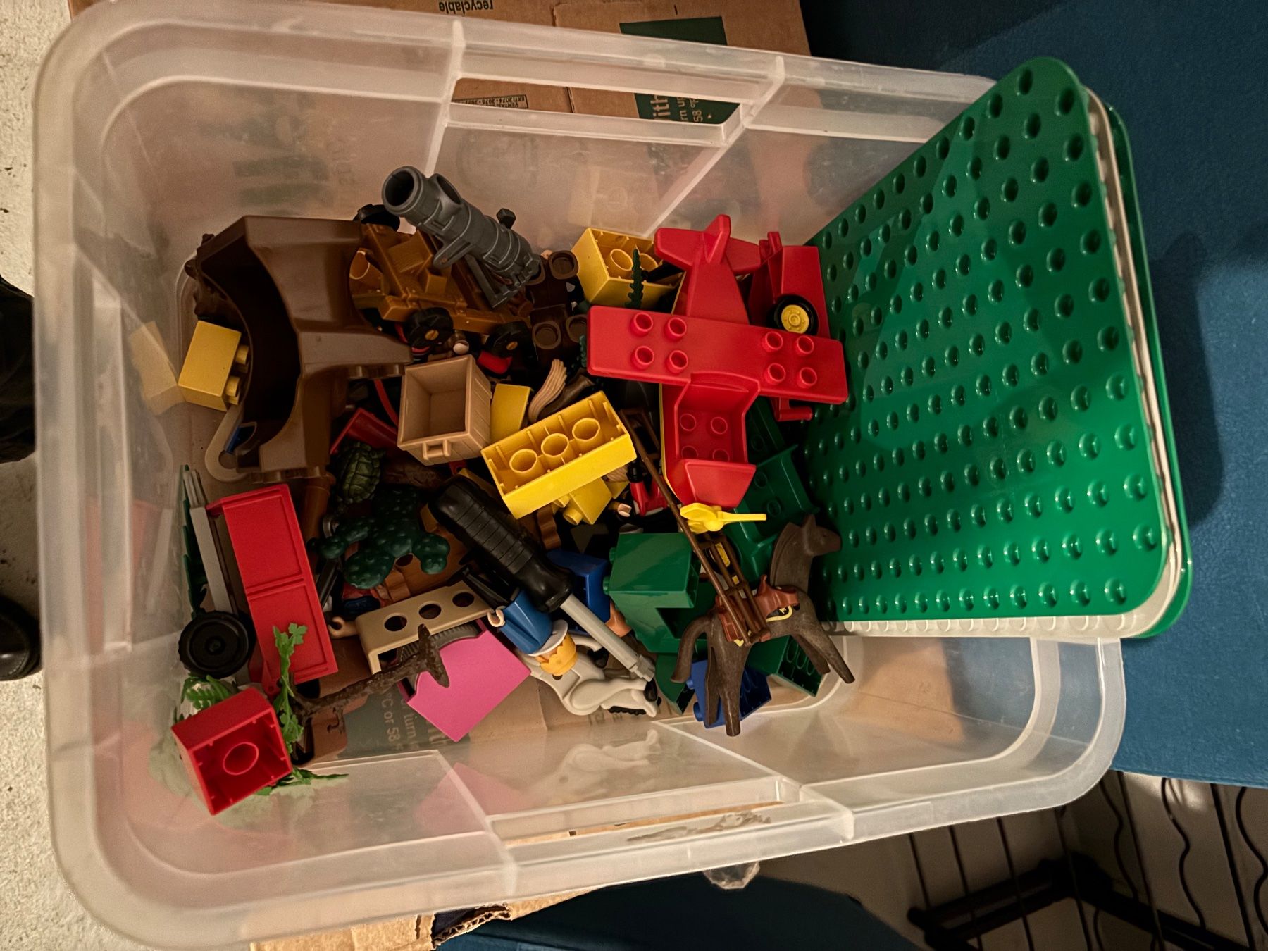 Jouets: Kiste voll Duplo – D'occasion à Küsnacht ZH par Schmutma