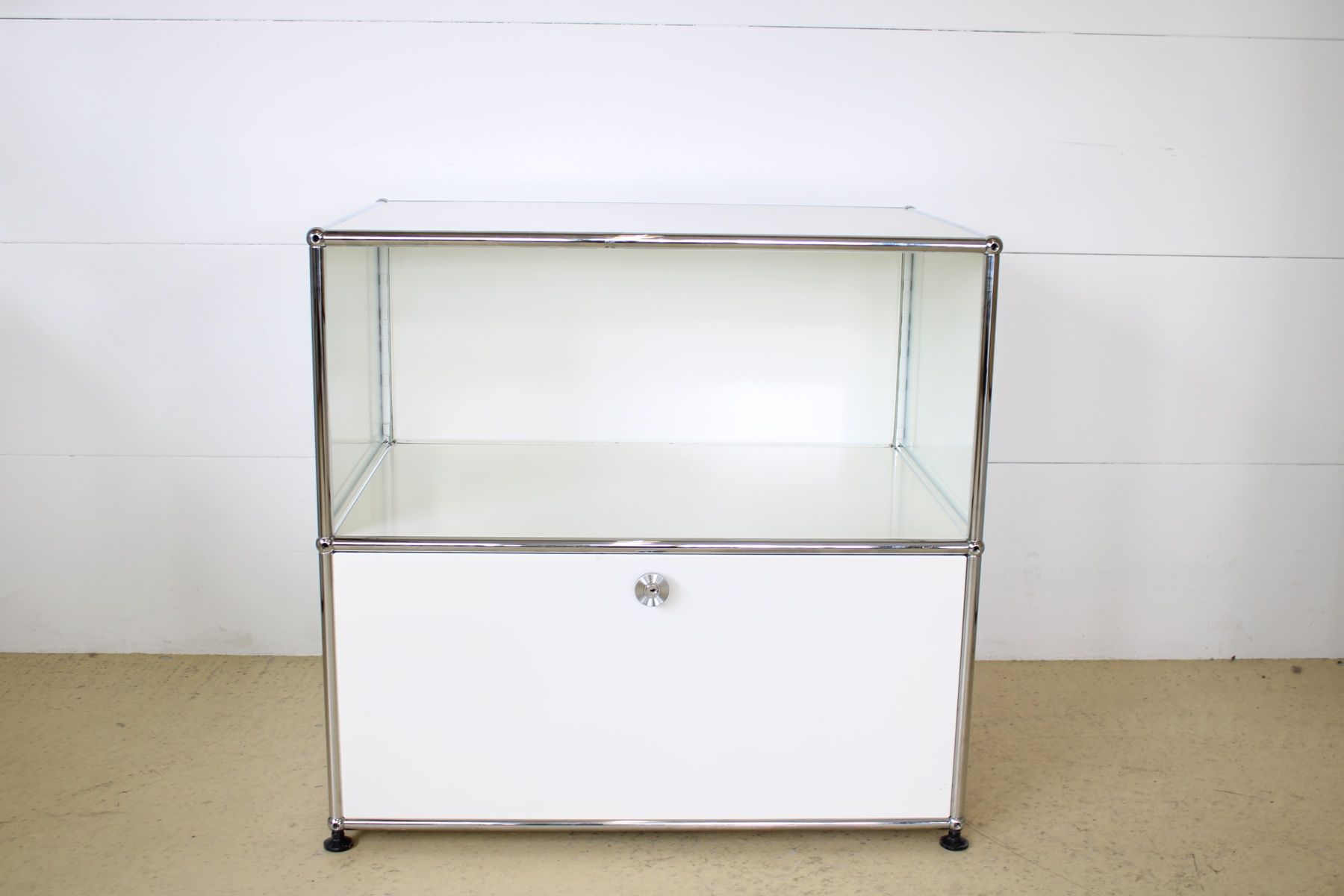 USM Cassettiere: USM Sideboard in Reinweiss – Usato da Meinisberg venduto da atelier_TILIJA