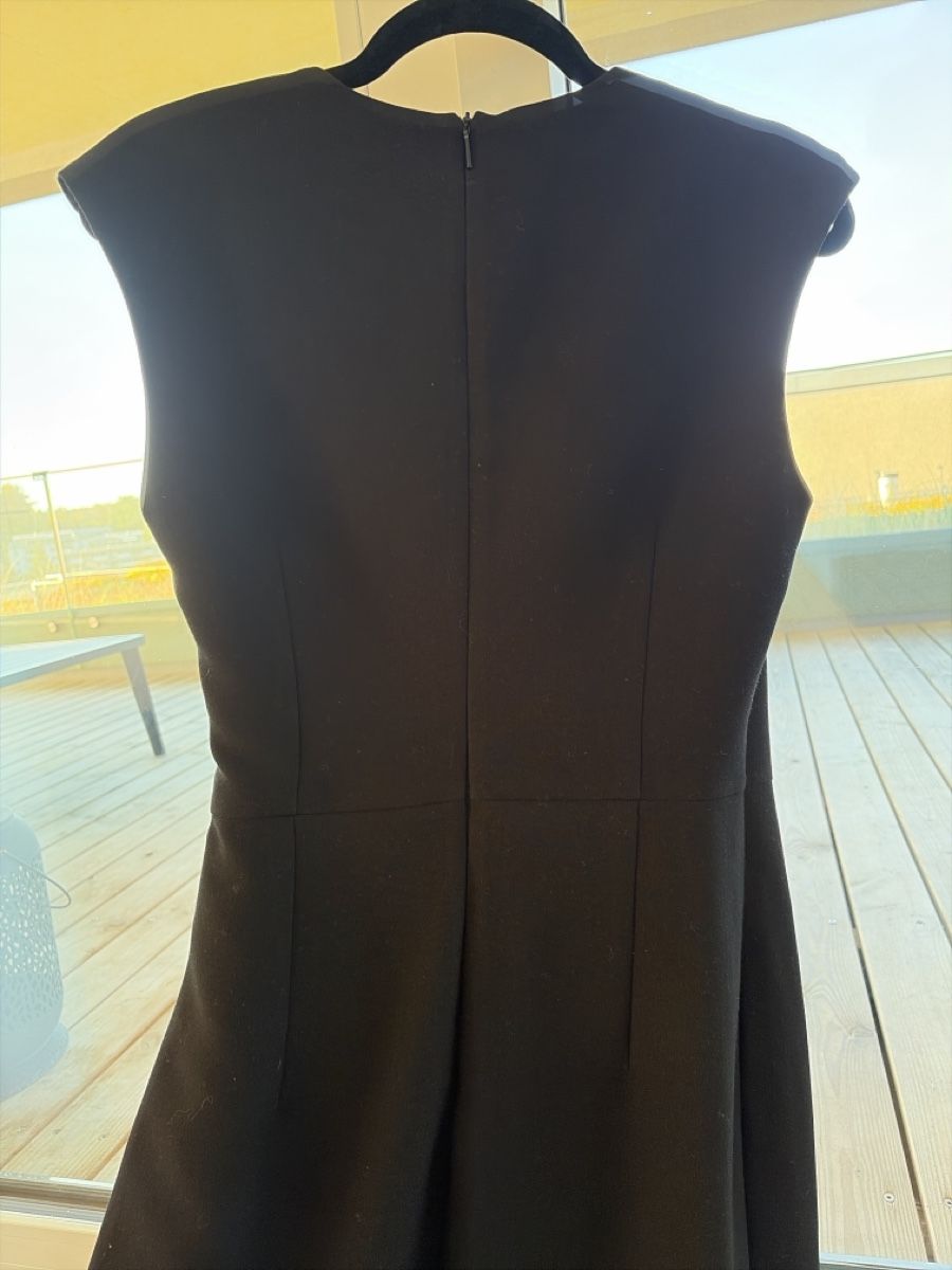 Mango Vestiti: Mango Kleid schwarz, 1x getragen – Nuovo (secondo la descrizione) da Schliern b. Köniz venduto da LOFE-19 2