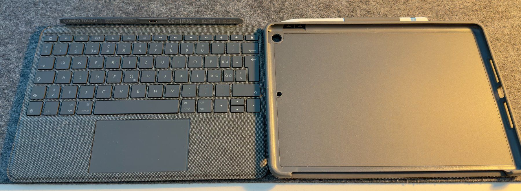 Apple Covers & Borse: Logitech Combo Touch Keyboard Case mit Trackpad inkl Pencil – Usato da Romanshorn venduto da Coffee_Panda