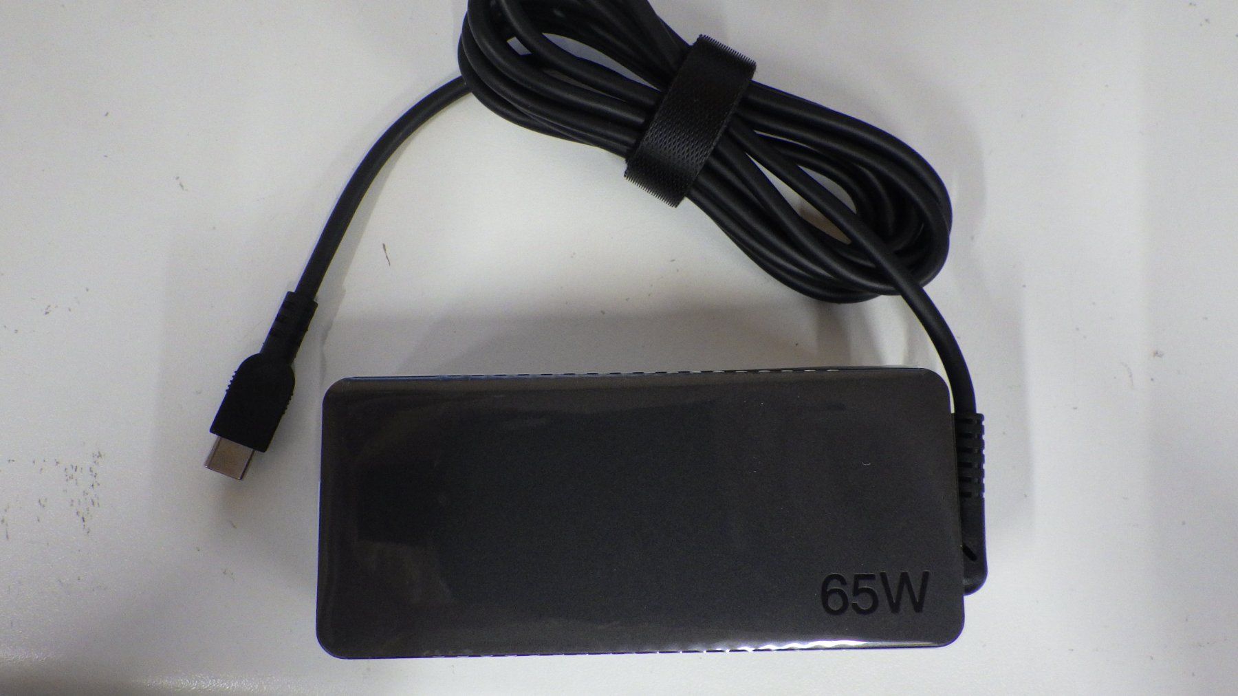 Lenovo Laufwerke & Adapter: 65W AC adapter for Lenovo – Neu und originalverpackt aus Gossau ZH von OrderflowAG