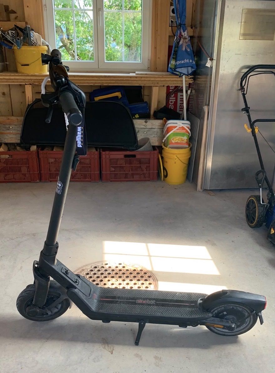 Scooter: SEGWAY E3 Pro D E-Roller 10" Schwarz/Dunkelgrau guter Zustan – Usato da Abtwil SG venduto da Calippo1 5