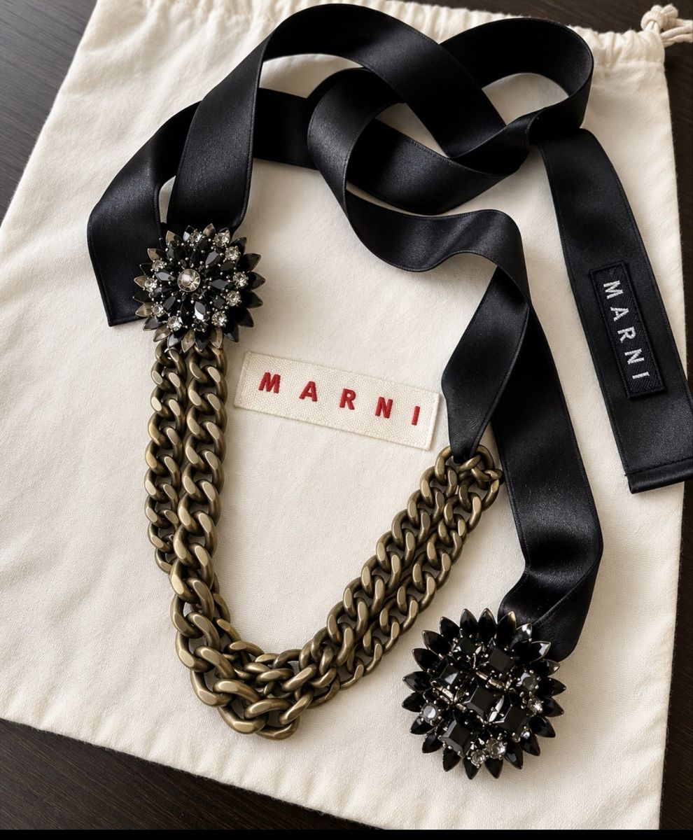 Marni Colliers: Collana Marni con catene e cristalli – Neuf (Voir description) à Ruvigliana par AnnaSwiss2026