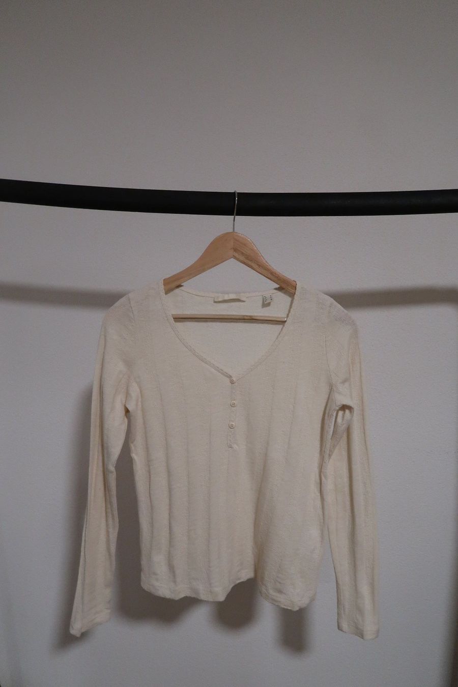 Esprit Camicette: ESPRIT Damen Longsleeve weiss – Basic mit Knöpfen – Nuovo (secondo la descrizione) da Vogelsang AG venduto da ilk_7bqb