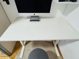 Bureau avec tabouret en bon état
