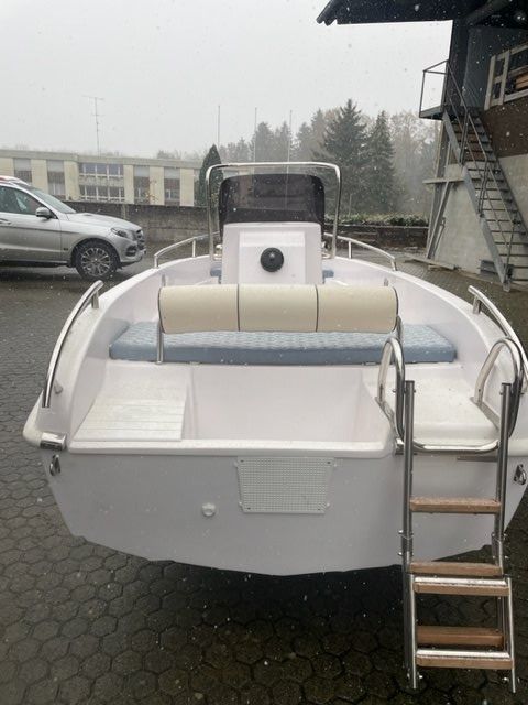Barche: Motorboot mit Mittelconsole – Nuovo e nell'imballaggio originale da Kriens venduto da monte06 3