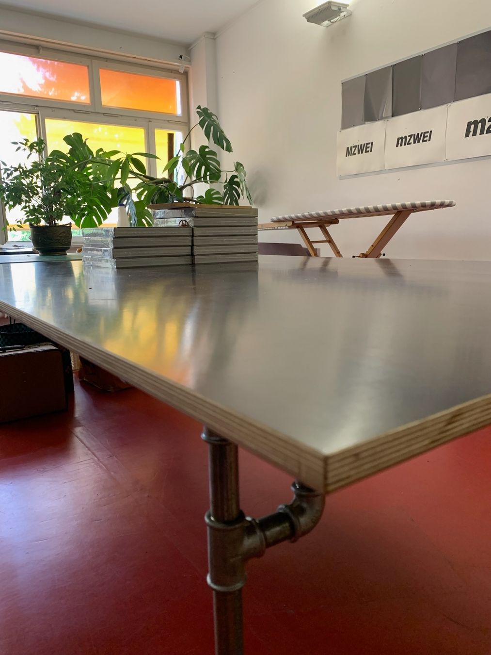 Tavoli: Extra grosser Atelier-, Team- oder Konferenztisch 250 × 125 – Usato da Zürich venduto da cluethi 3