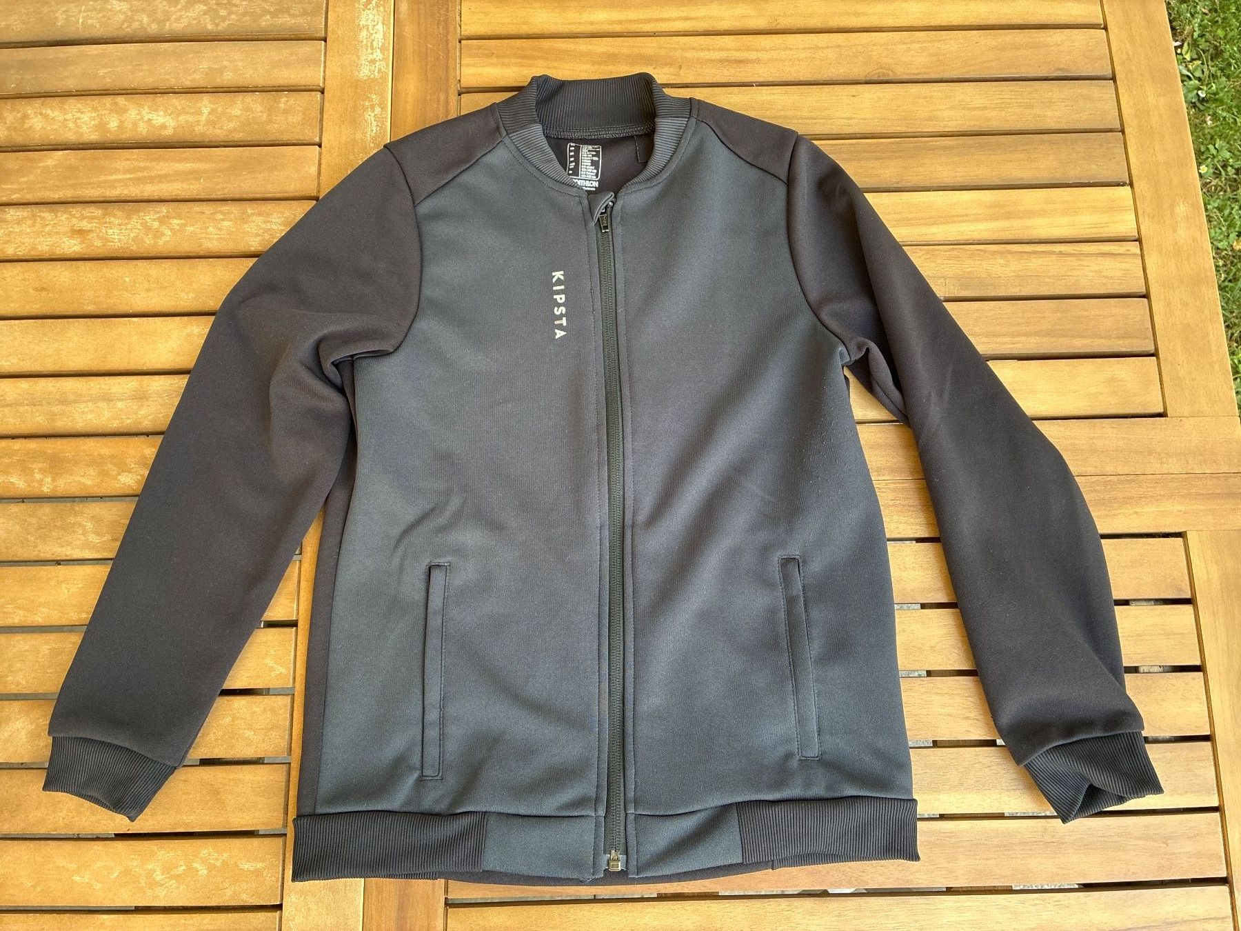 Jacken: Trainerjacke von Kipsta, Gr. 140, schwarz – Gebraucht aus Guntershausen von Gloominati