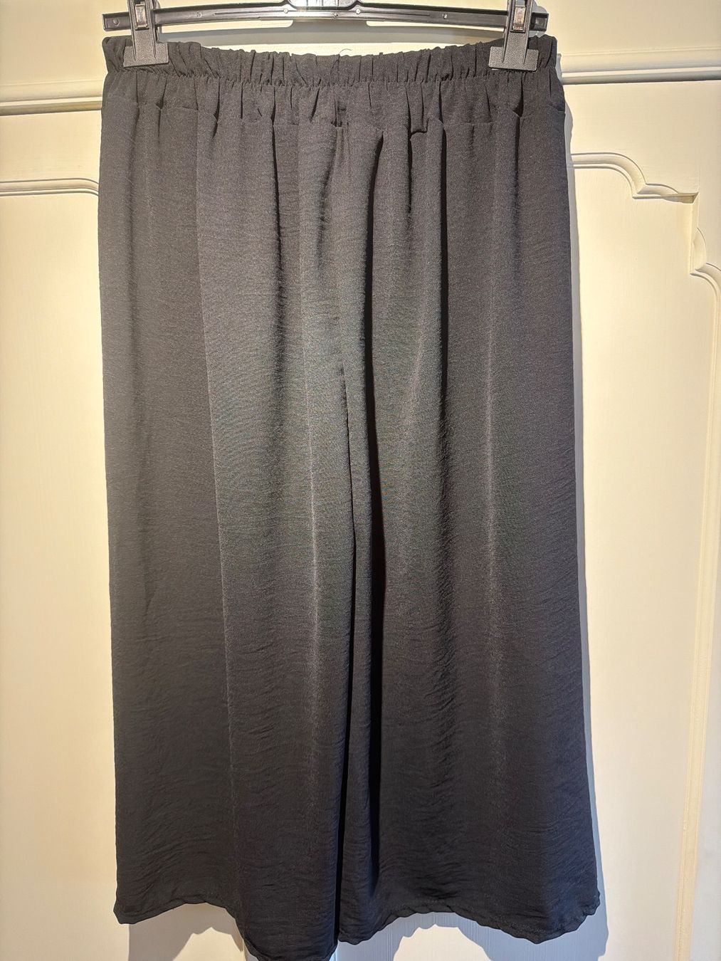 Pantaloni: SOMMER KURZE HOSE- DAMEN-SCHWARZ – Nuovo e nell'imballaggio originale da Meienried venduto da ManuelaBoutique 4