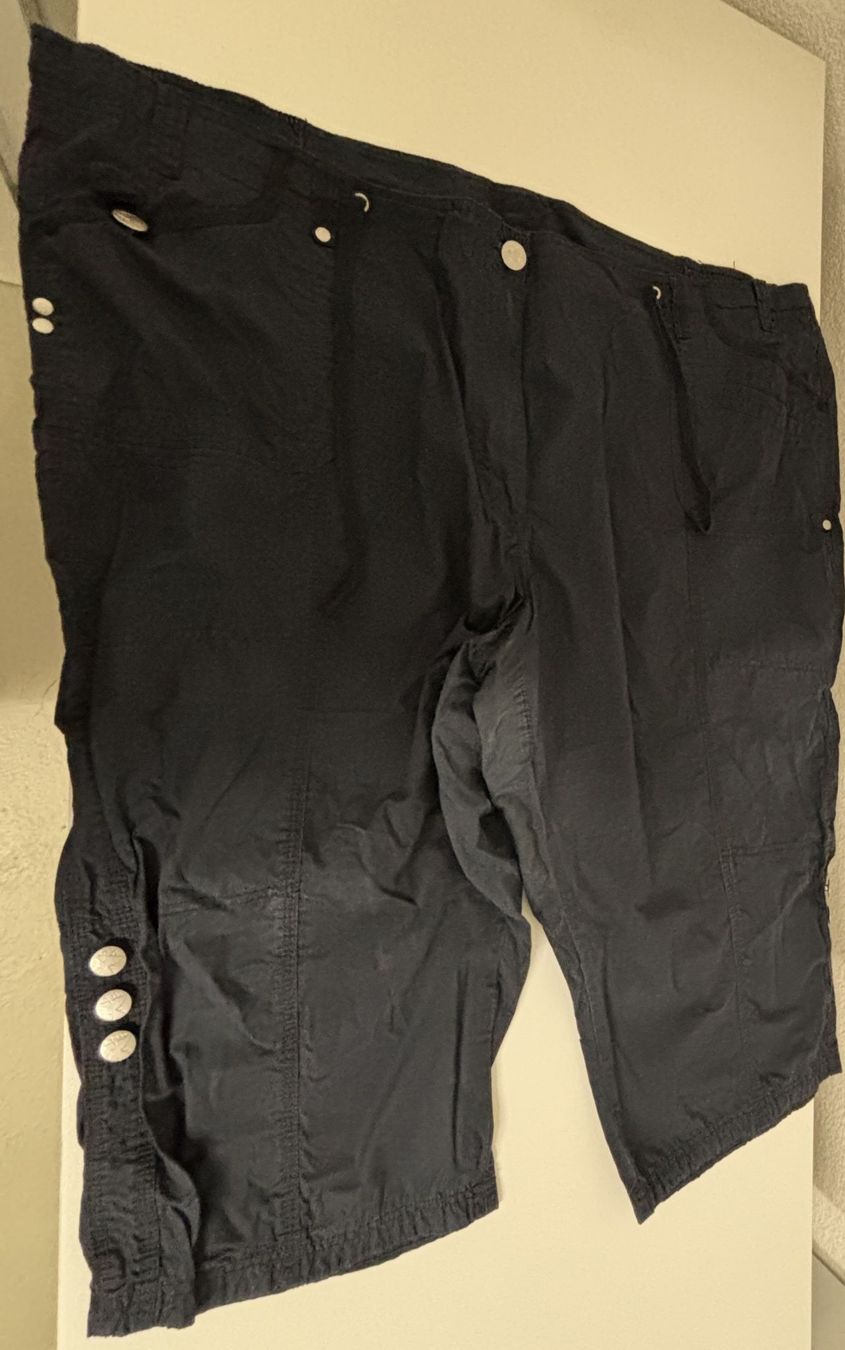Pantaloni: C&A Freizeit Hose schwarz 7/8 – Usato da Buchs AG venduto da SellAndBuyX