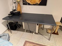 Schöner grauer Schreibtisch inkl. Korpus