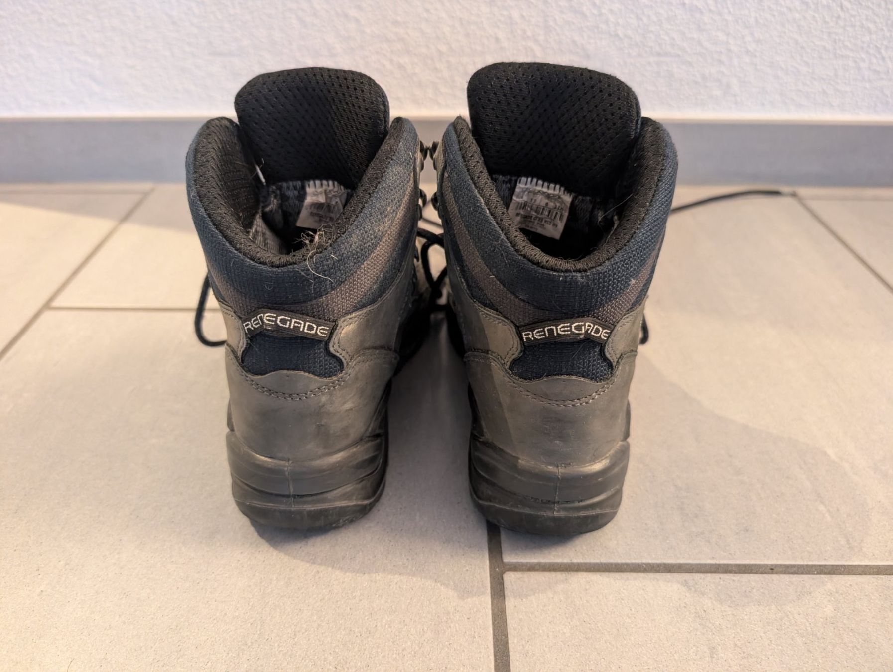 Lowa Scarpe per ragazzi: *** Wanderschuhe "LOWA" in Kindergrösse *** – Usato da Wollerau venduto da R3D3X3 3