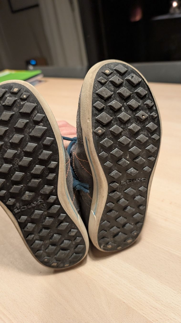 Lowa Scarpe per ragazzi: Junior Winterschuhe von Lowa – Usato da Lüsslingen venduto da nel_xd9y 2