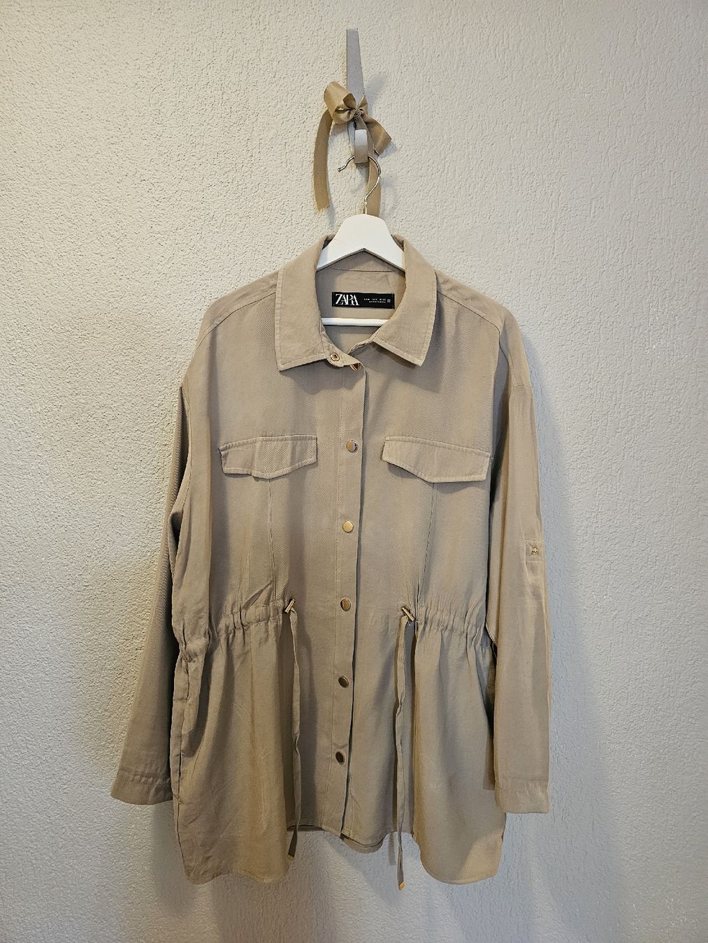 Zara Giacche: ZARA Hemdbluse-Jacke Beige Gr. XL – Usato da Bern venduto da Oscarella