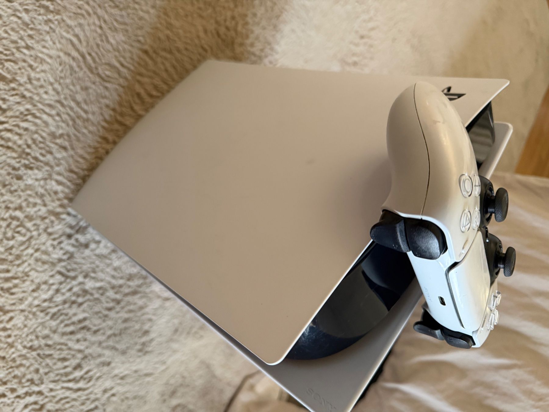 Sony Consoles: PlayStation 5 – D'occasion à Köniz par AlessandraMedici 2