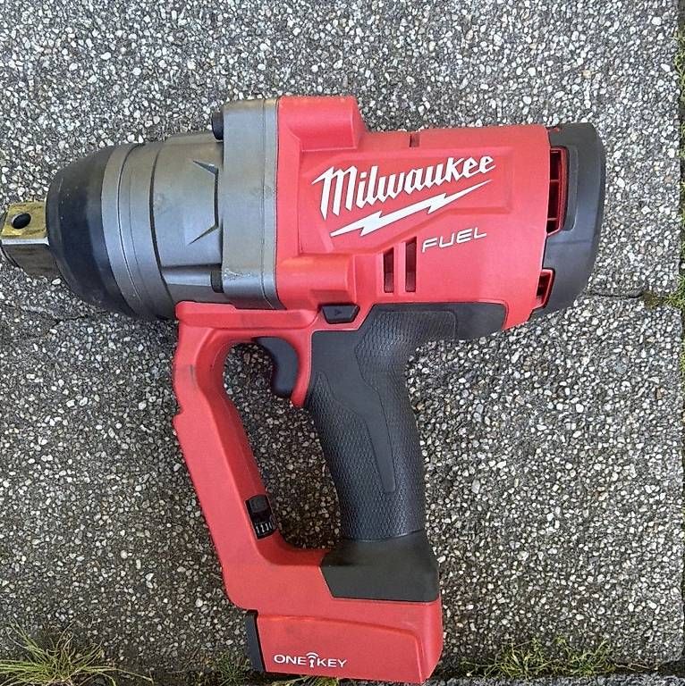 Tracteurs: Milwaukee M18 ONEFHIWF1 18 V – D'occasion à Bern par cherry74 1