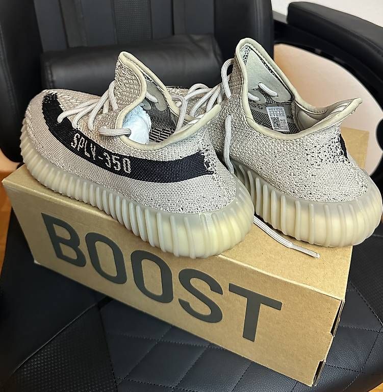 Herrenschuhe: YEEZY Boost 350 V2 – Neu und originalverpackt aus Zürich von Pablo_C 2