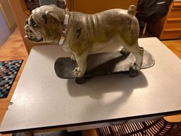 Statue Bouledogue sur skateboard, decoration interieur 47cm