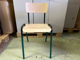 neuer Holzstuhl