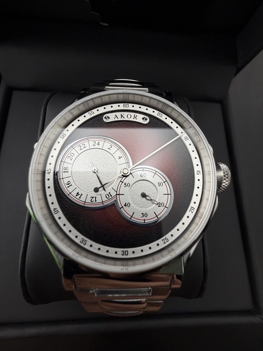 Uhren: Montre AKOR Régulateur Rouge Neuve Full Set – Neu und originalverpackt aus Neuchâtel von TopChrono24