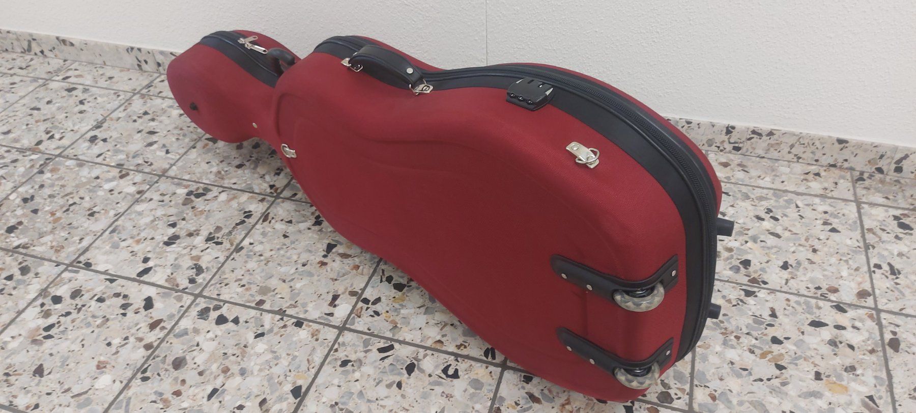 Strumenti musicali: 4/4 leichtes Cello koffer farbe rot 5-kg. – Usato da Glattbrugg venduto da Swissmusik 4