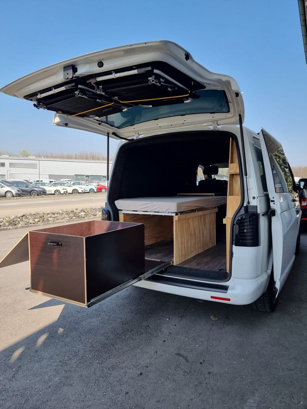 VW Veicoli da campeggio: VW T5 Camper, mit AHK und frisch ab MFK – Usato da Würenlos venduto da KiliMeili 2