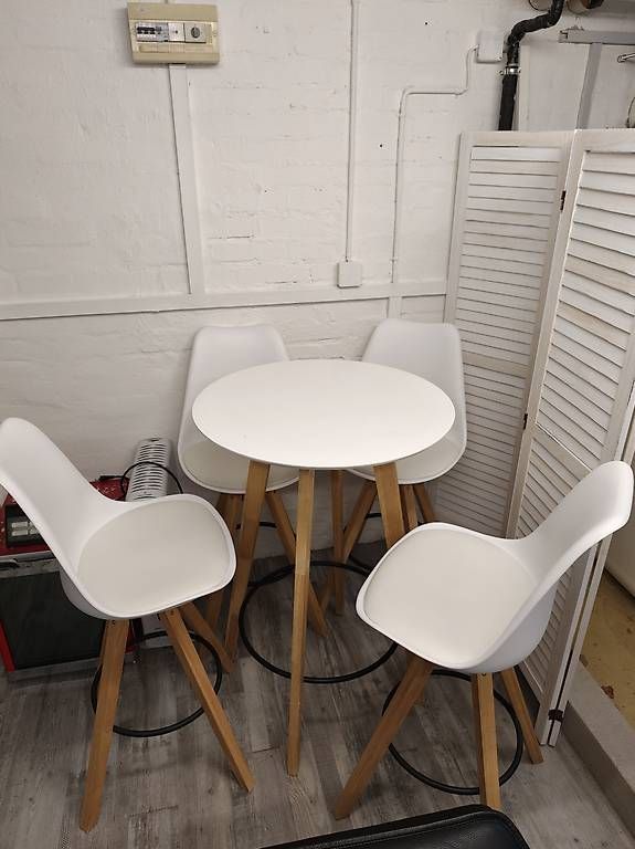 Tavoli: Bartisch (70 cm) mit Stühlen – Usato da Wolfhalden venduto da TheVeritas1998 2