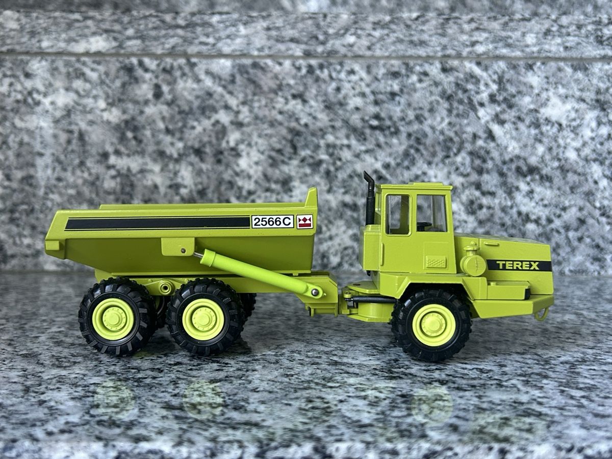 Conrad Kits de montage: Terex 2566 , 1:50 , Conrad – D'occasion à Horw par Tigercat635 2