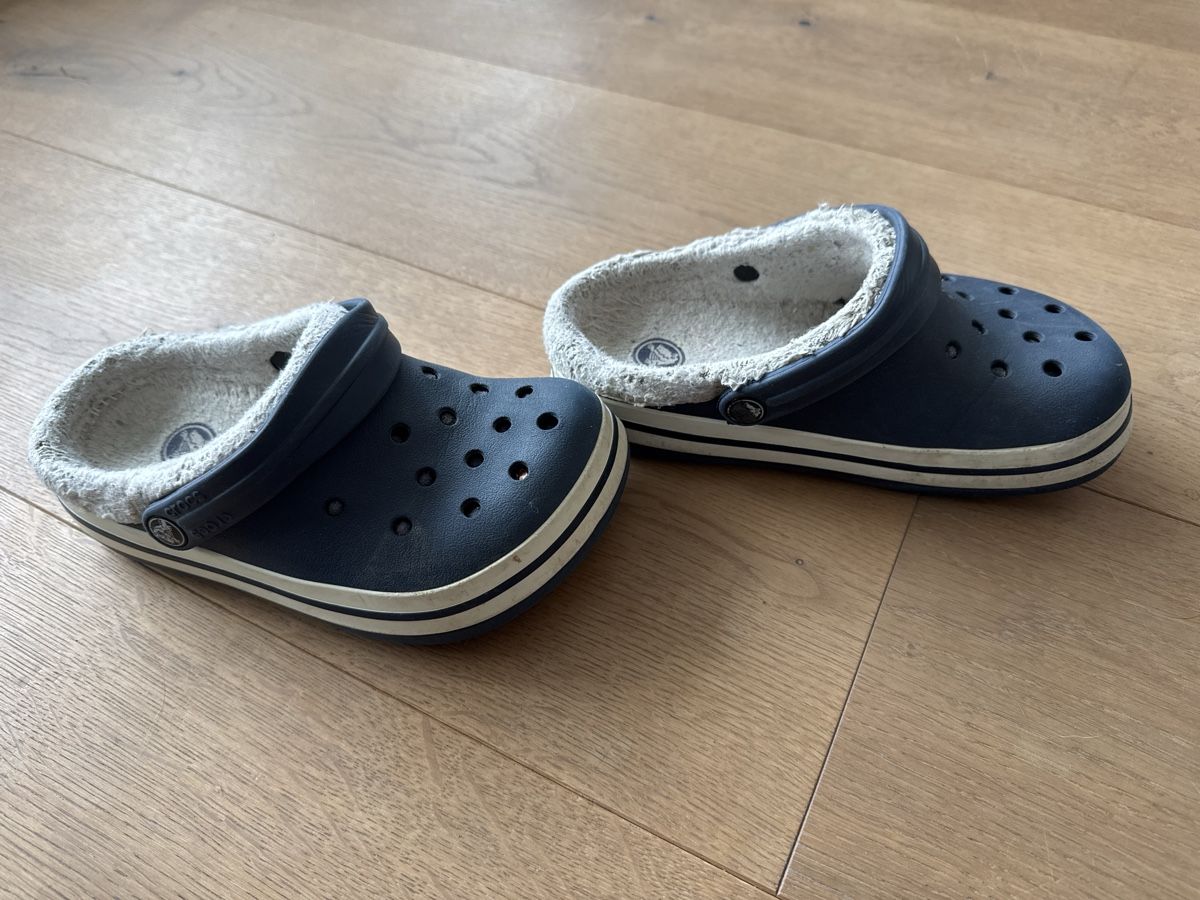 Crocs Scarpe per ragazzi: Warme Crocs Winter Clogs, Grösse 29 – Usato da Wettswil venduto da Venice3 3