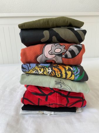 Kleiderpaket Gr. 122 Junge / 8 Oberteile