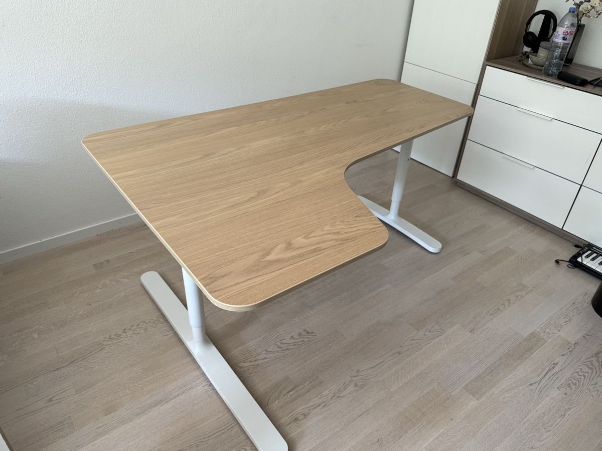 Ikea Scrivanie: Schreibtisch Ikea Bekant – Usato da Basel venduto da bri_y5pb 2