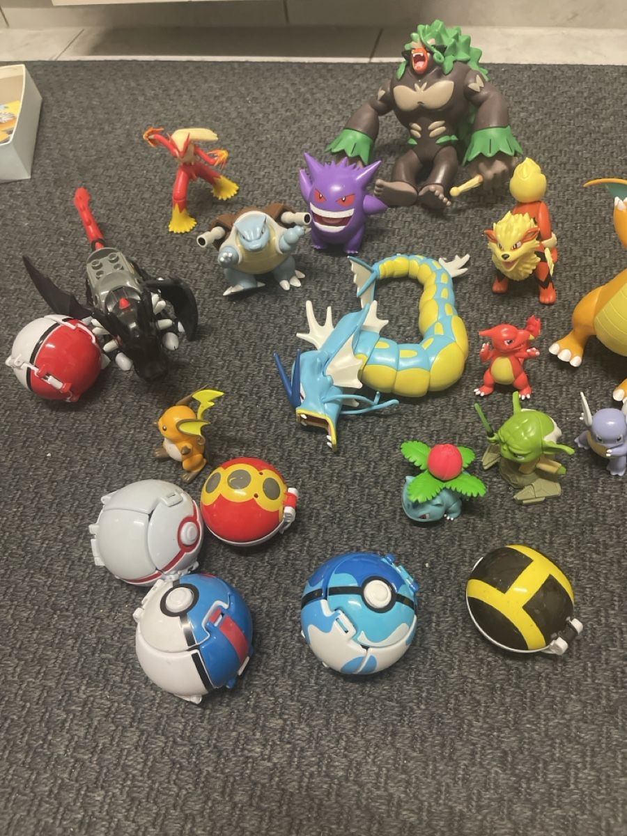 Pokémon Statuette: Lot Pokemoon Figuren diverse Grössen – Usato da Bad Zurzach venduto da Cuore34 1