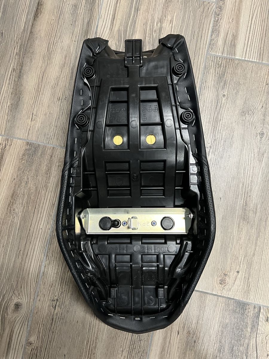Yamaha Tutti i ricambio per moto: Yamaha XJR selle – Usato da Fribourg venduto da jul_65j9 1