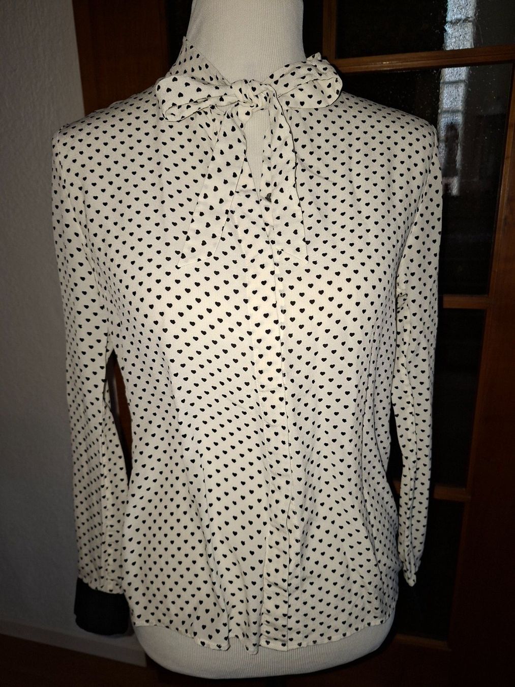 Marc Cain Blusen: MarcCain Bluse weis mit Herzne – Gebraucht aus Unterentfelden von hofa01