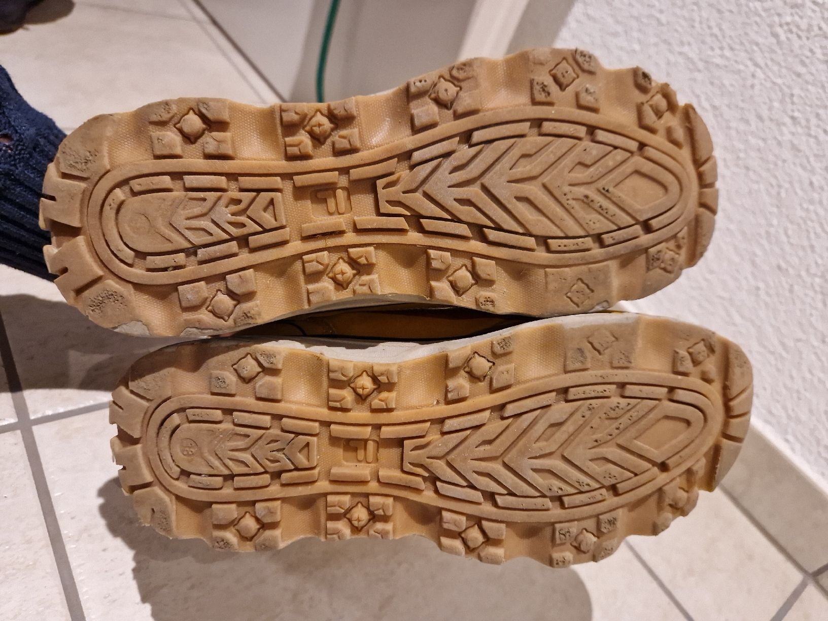 Fila Schuhe für Jungen: Fila Winterschuhe Gr. 38 – Gebraucht aus Bachenbülach von Rufali84 2