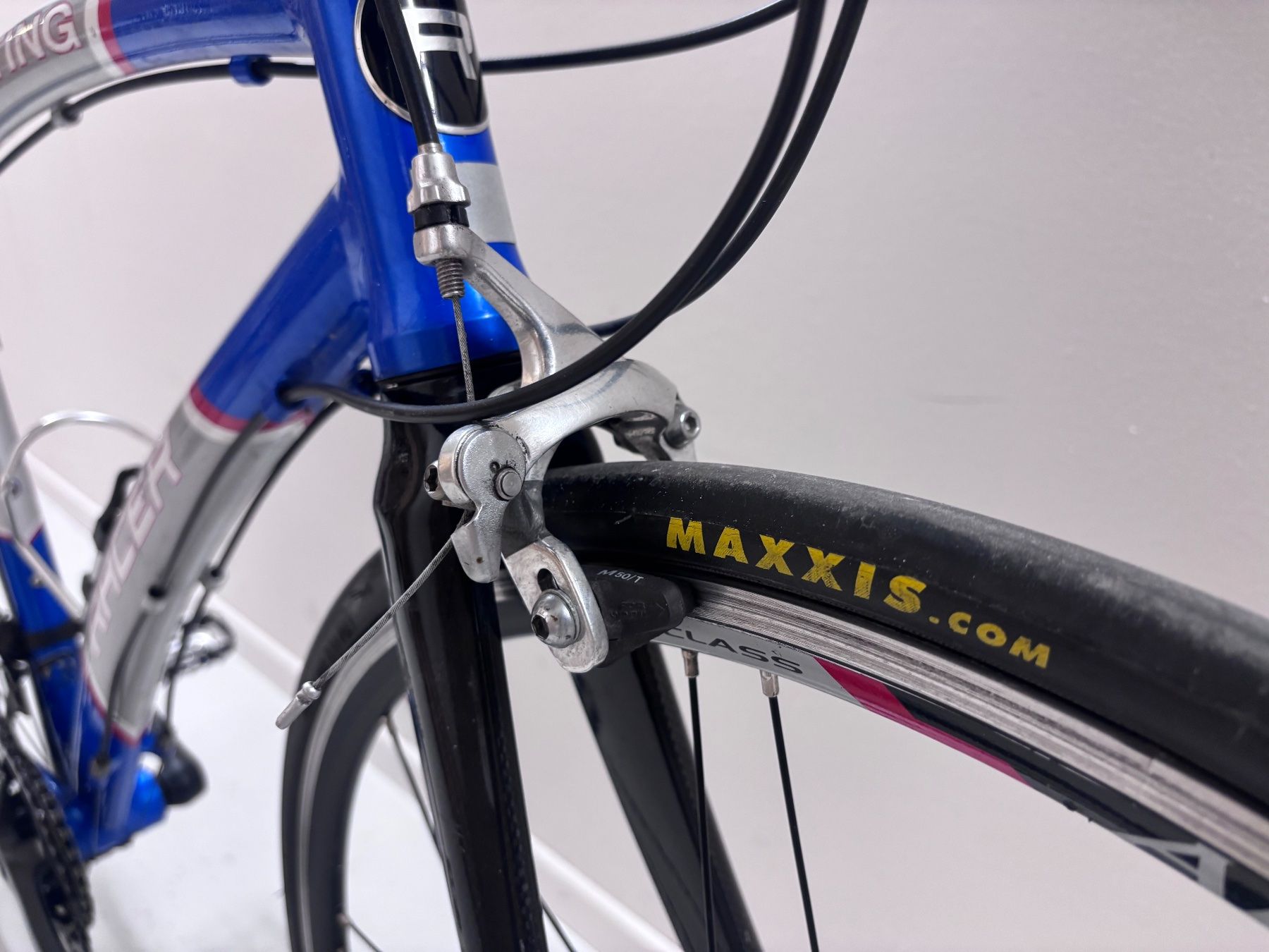 Velos: Rennvelo mit geradem Lenker – Gebraucht aus Wetzikon ZH von Startrampe 2