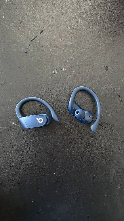 Kopfhörer: BEATS Powerbeats Pro – Gebraucht aus Zürich von Tornadorey