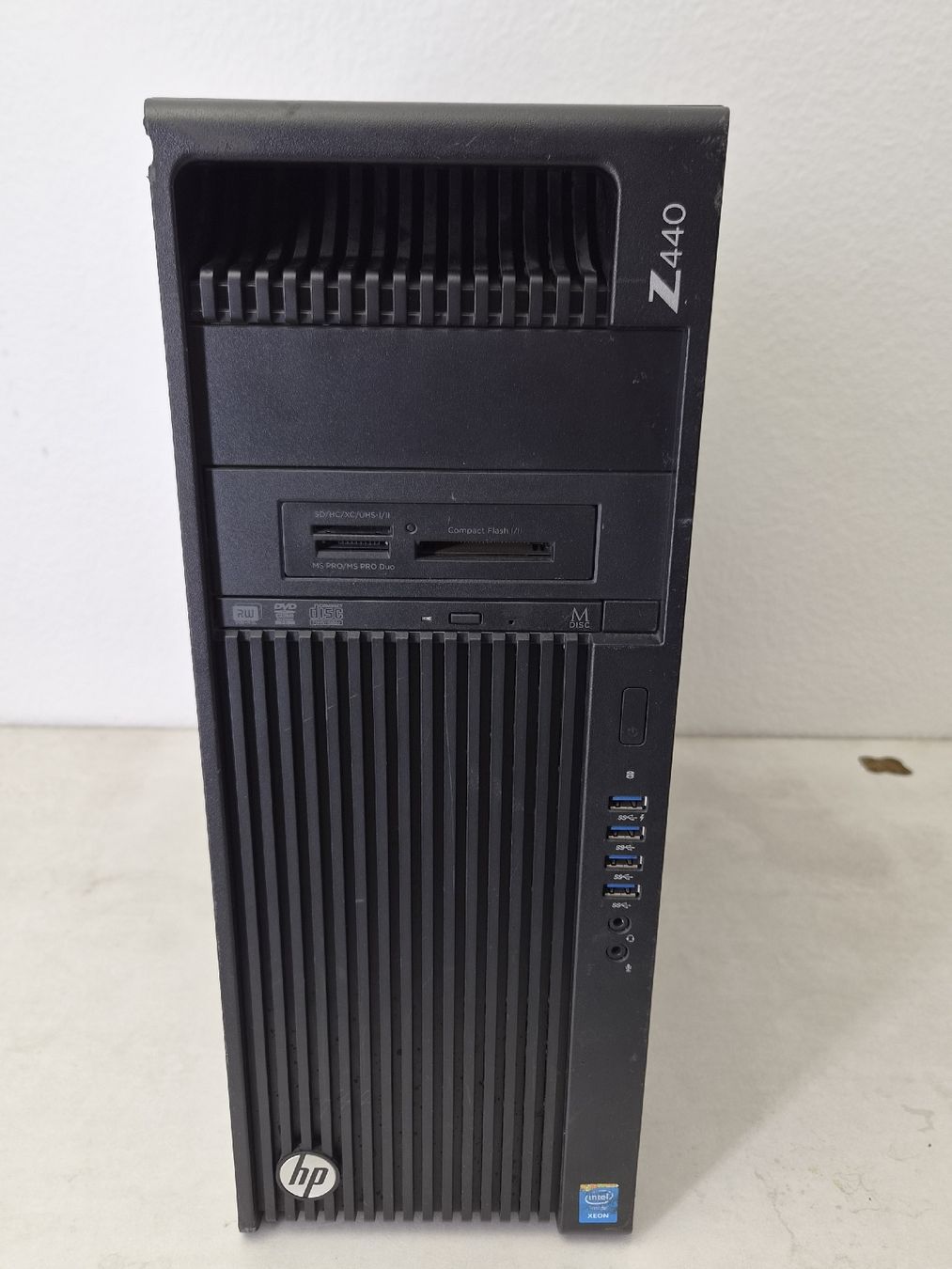 Hewlett Packard PCs: HP Z440 Workstation, Intel Xeon E5-1650 v3 CPU.  – Gebraucht aus SCHAFFHAUSEN von Atami99