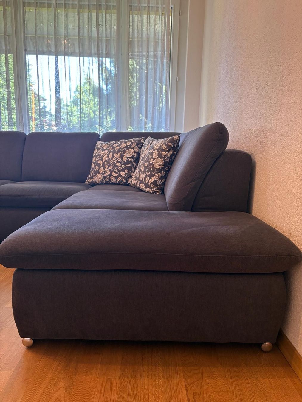 Divani: Ecksofa dunkelgrau Stoff mit Hocker guter Zustand – Usato da Horgen venduto da bigc_littled 1