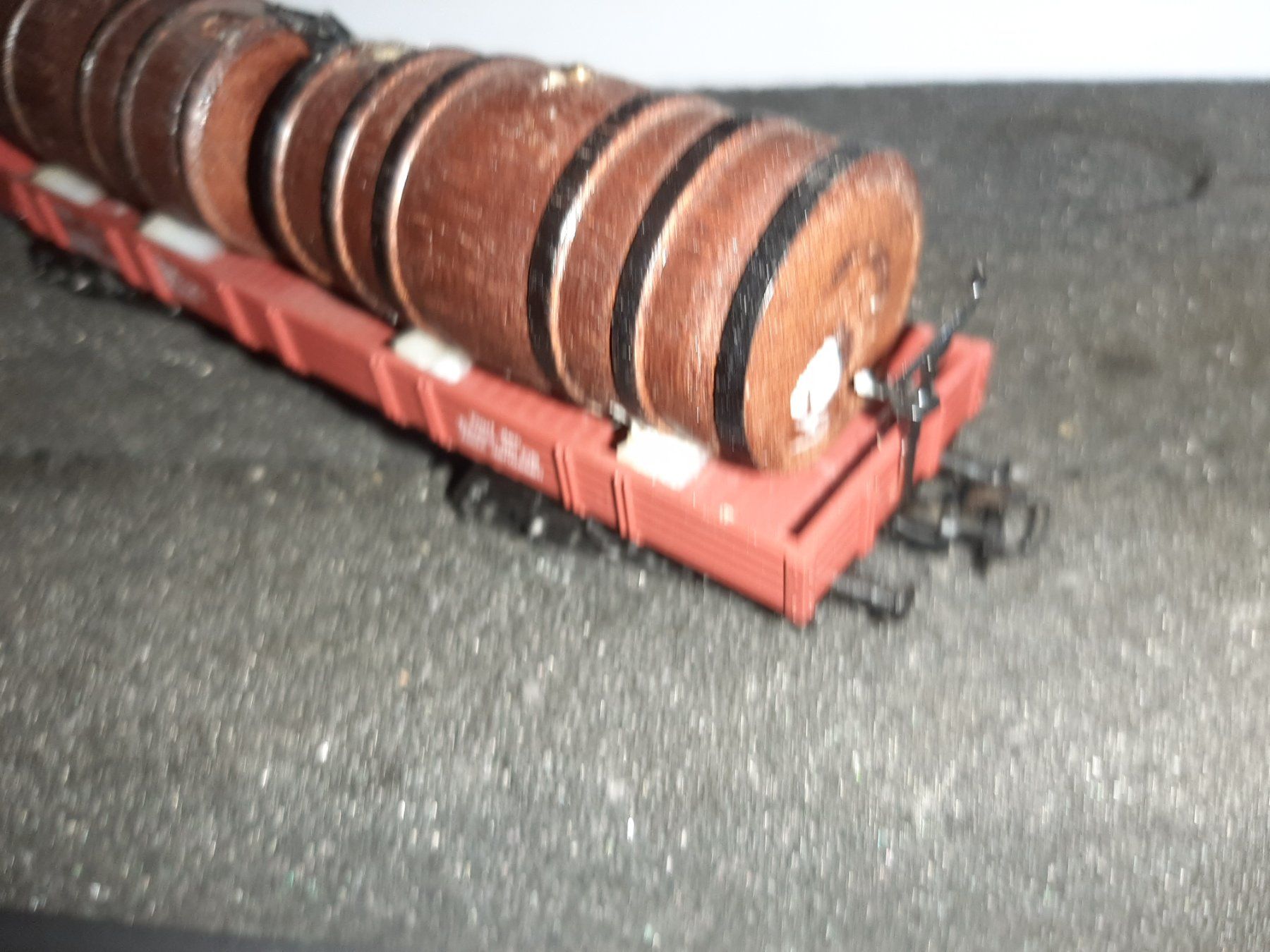 Märklin Modellini di ferrovie: MARKLIN TONNEAUX EN BOIS – Usato da Avully venduto da RIVALIS 4