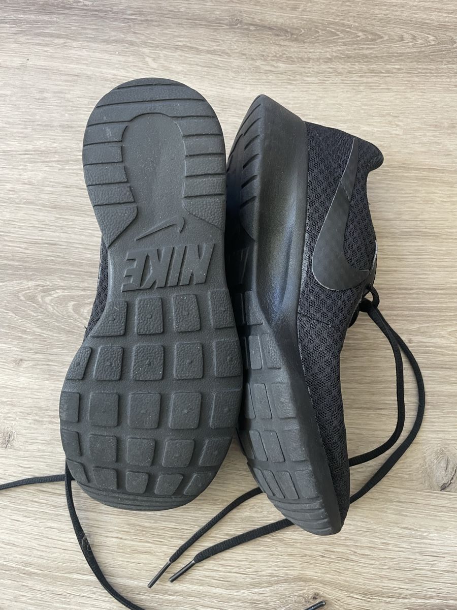 Nike Scarpe da donna: Schwarze Nike Freizeitschuhe Grösse 38.5  – Usato da Winterthur venduto da Fabelhaft123 3