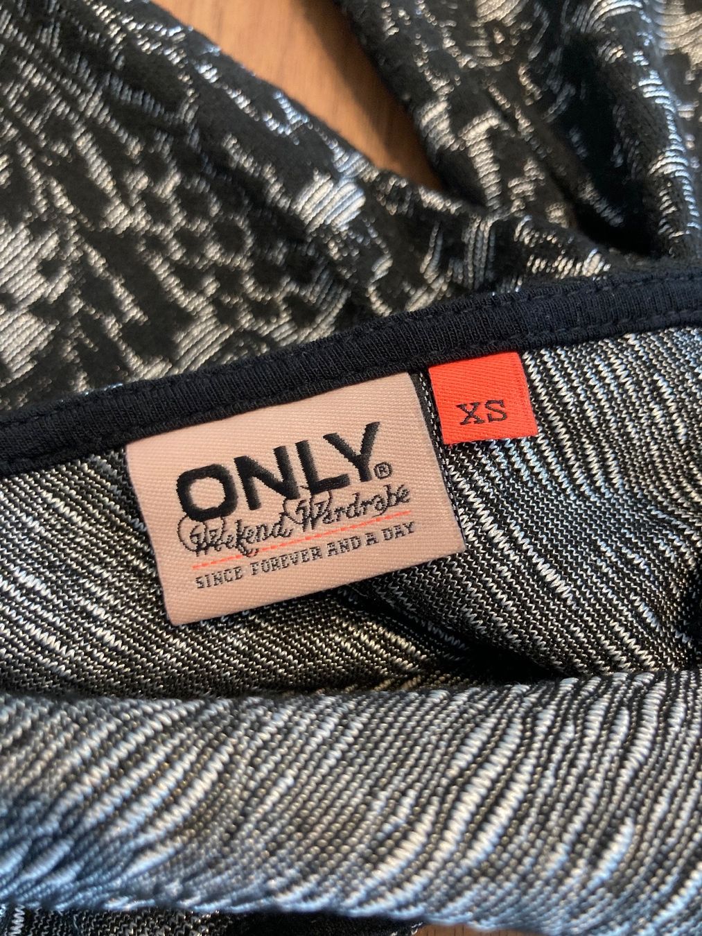 Only Vestiti: Cocktailkleid Herbst/Winter schwarz gemustert – Usato da Wauwil venduto da alessandrea82 2