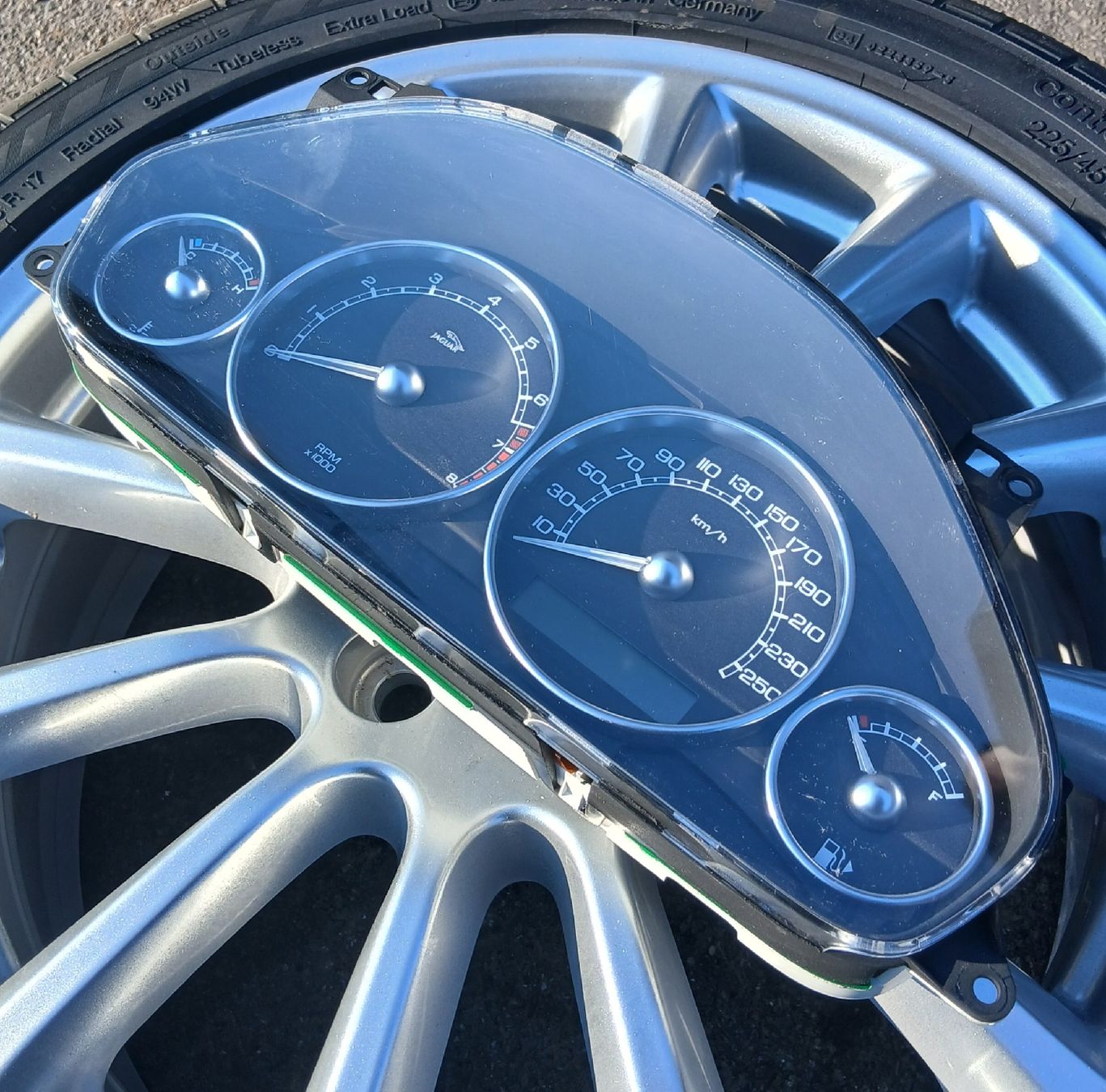 Jaguar Tutti pezzi di ricambio auto: Compteur Jaguar X-Type – Usato da la heutte venduto da Auto-stock